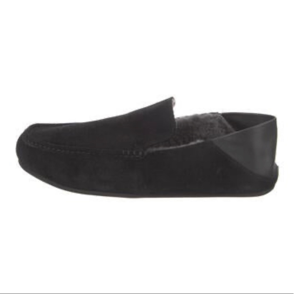 Vince Suede Moccasins
•   Black
•   Lamb Fur Trim
•   Round-Toes
